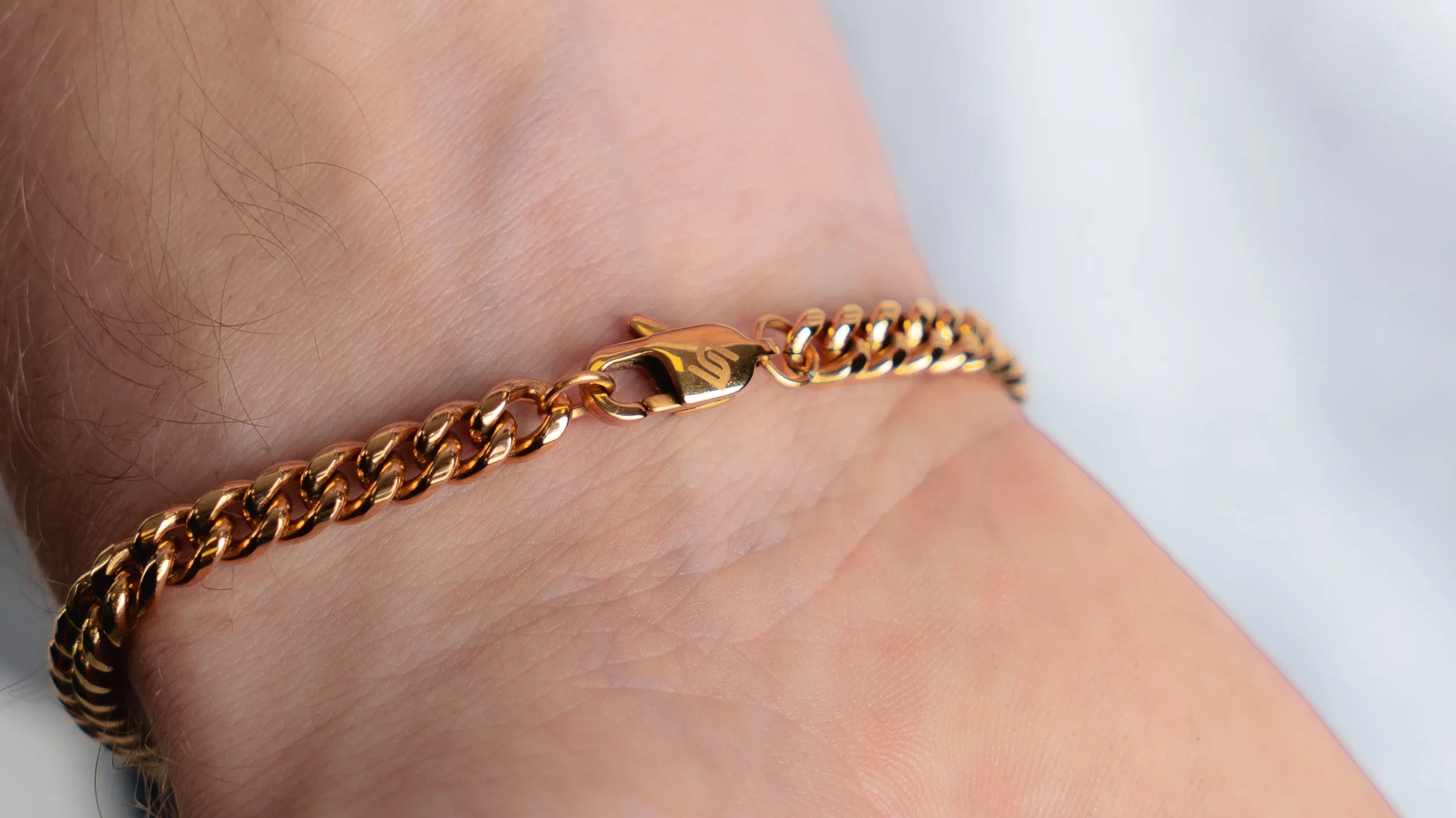 Welk materiaal sieraden verkleurt niet?