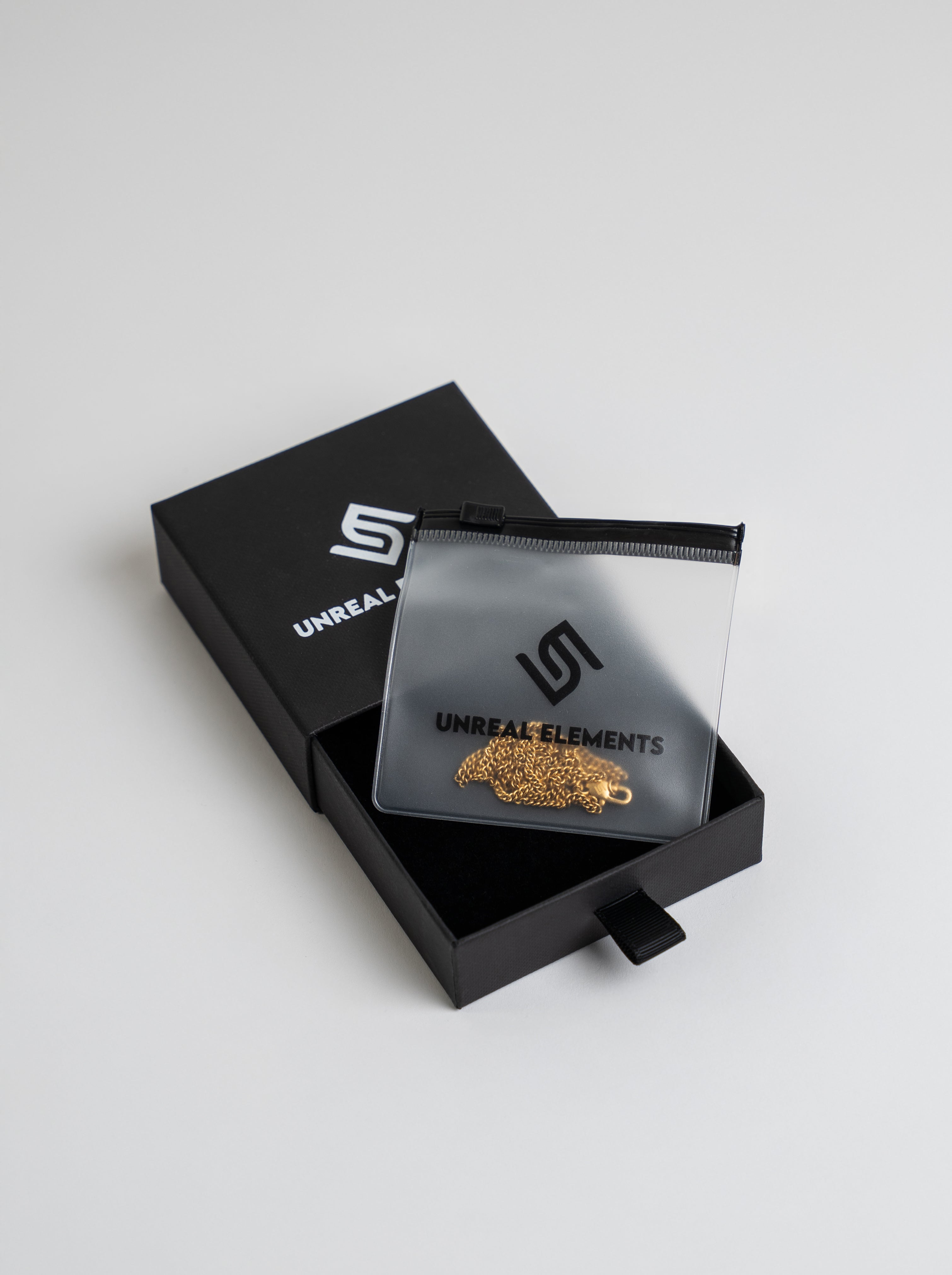 Cuban Link Chain 2MM in Gold in verpakking
