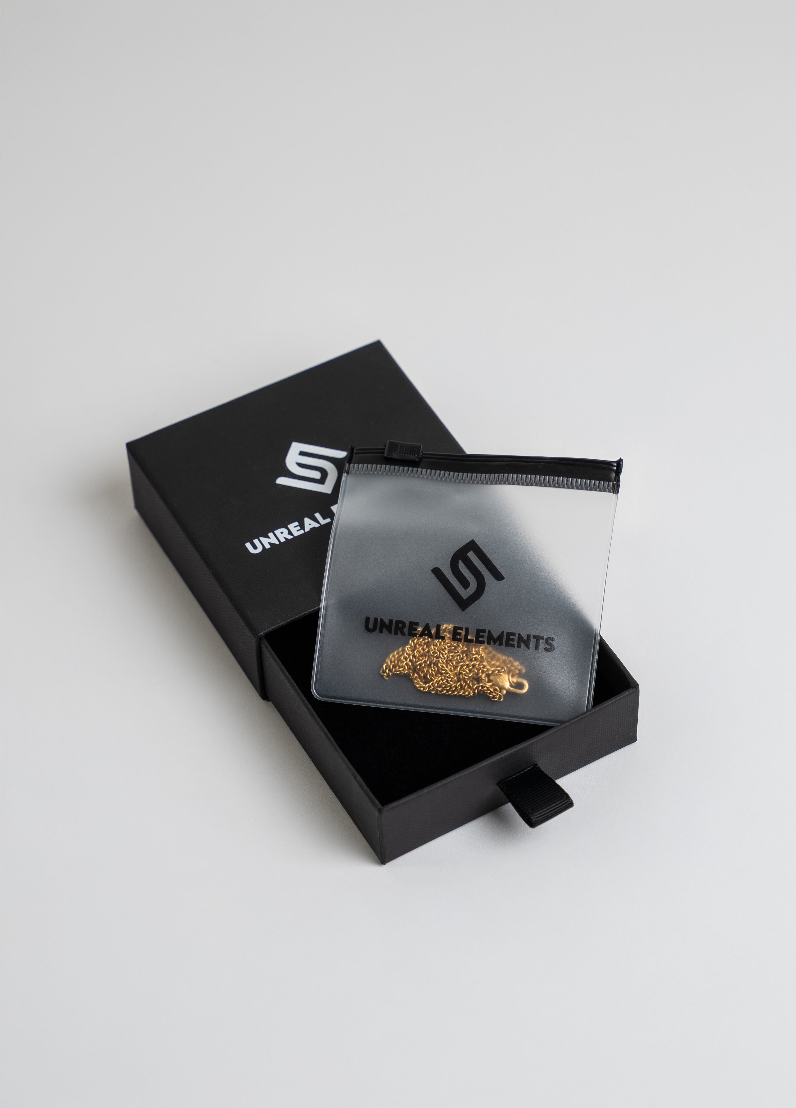 Cuban Link Chain 2MM in Gold in verpakking