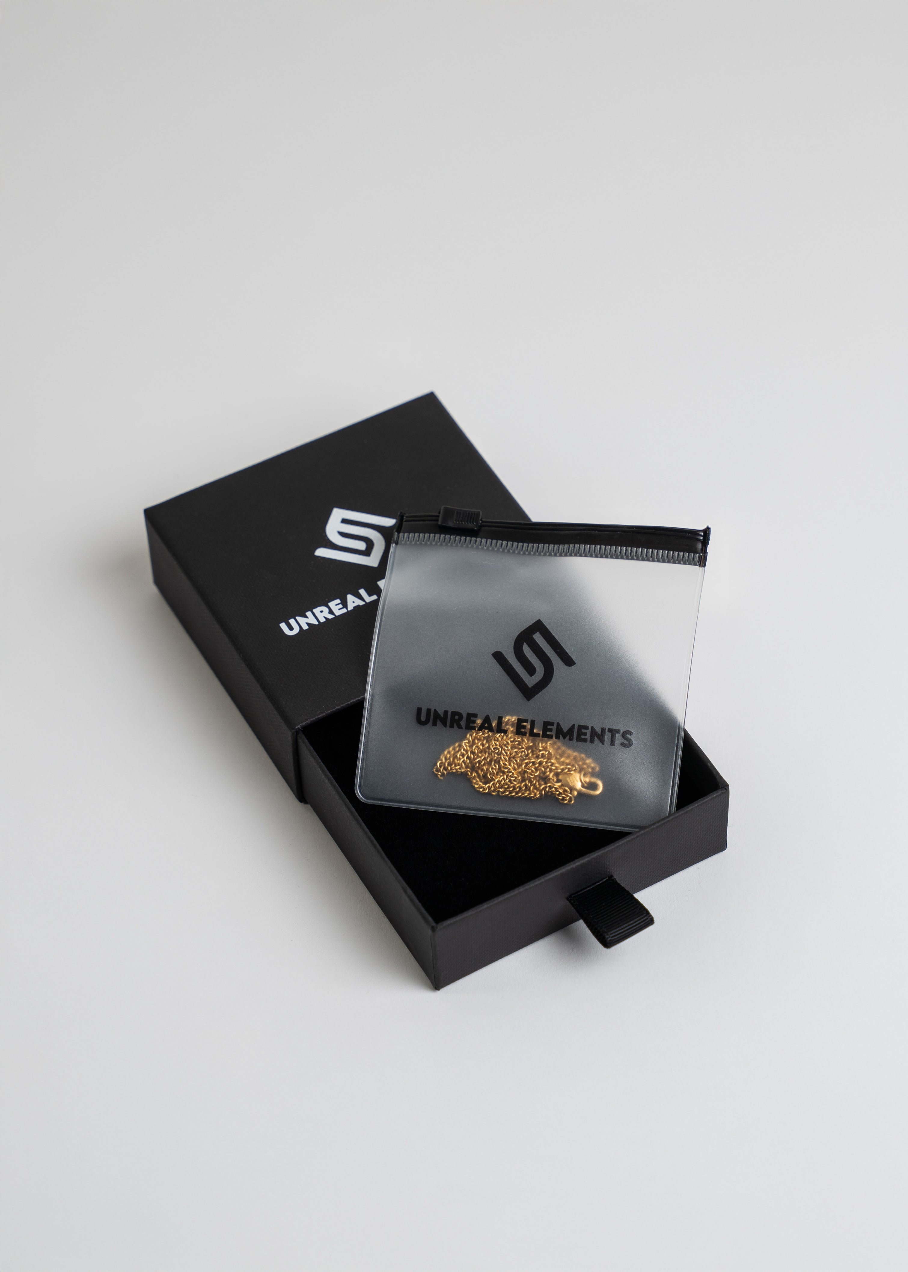 Cuban Link Chain 2MM in Gold in verpakking