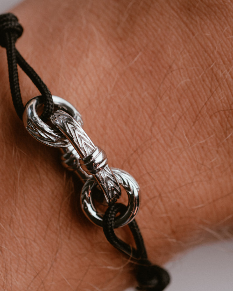 Nexus Touw Armband Zwart op Model