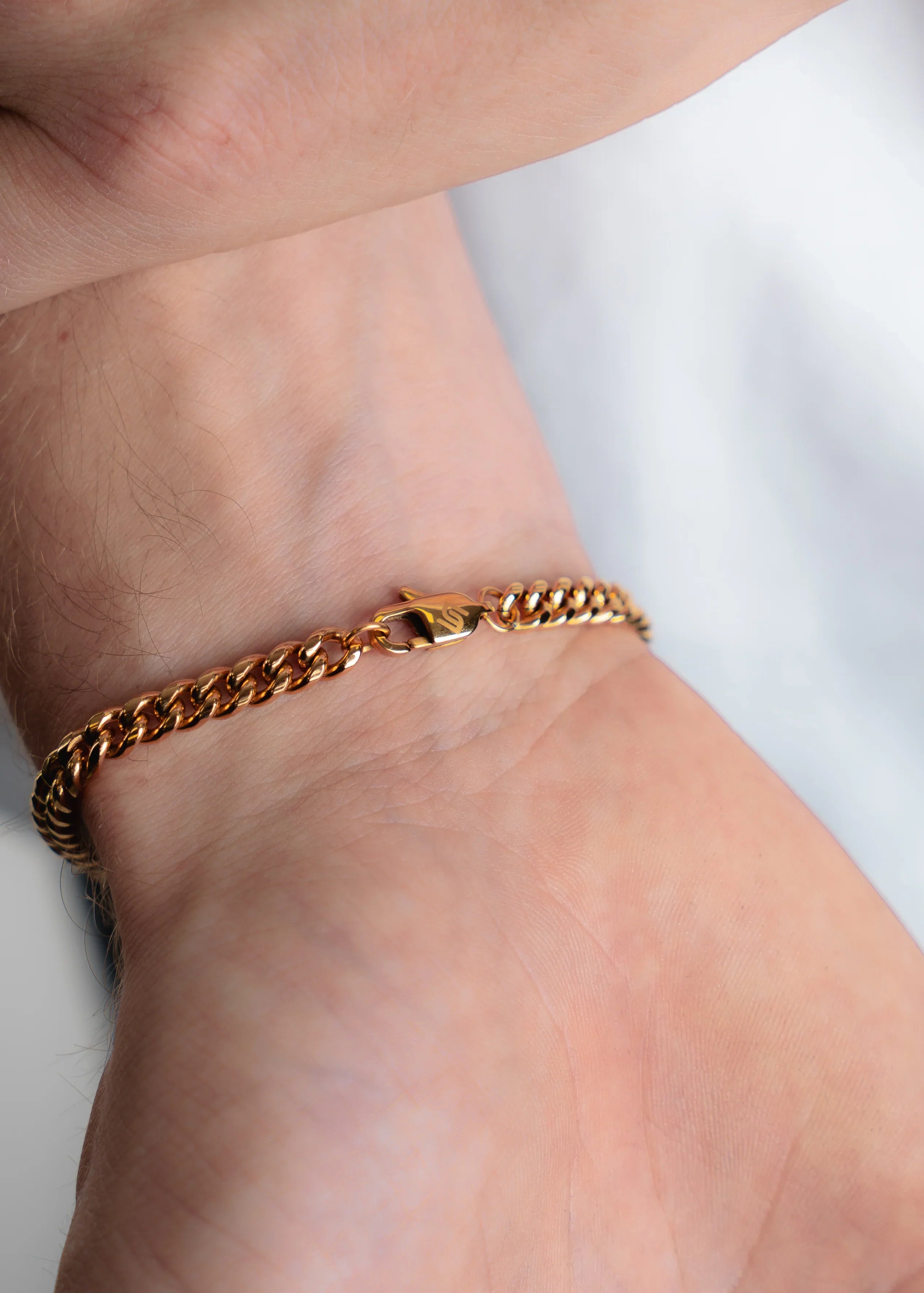 Welk materiaal sieraden verkleurt niet?