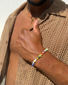 Freshwater pearls armband op model